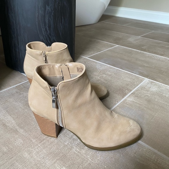 Style & Co Beige Booties in size 8 - Picture 6 of 10